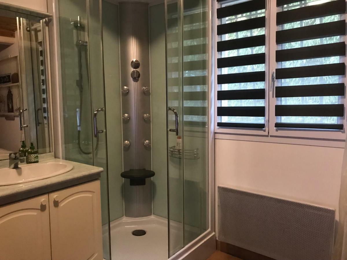 Une Pause Douceur - Suite Orchidee Eyguieres Exterior photo